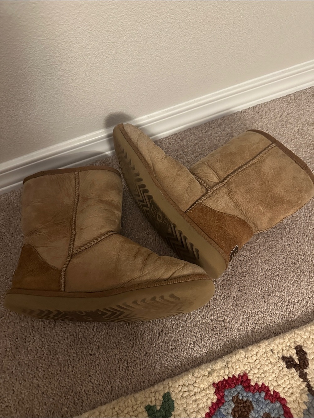 UGG Classic Short Boots - Picture 4 of 6